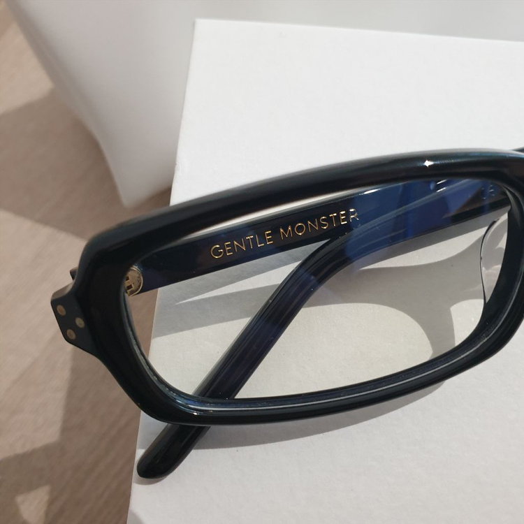 젠틀몬스터 안경 슬릭 긱시크 안경테 상태 좋음 이미지