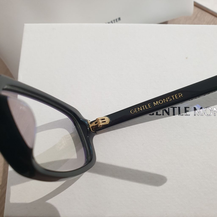젠틀몬스터 안경 슬릭 긱시크 안경테 상태 좋음 이미지