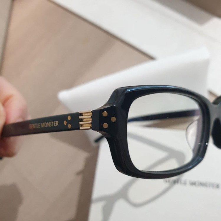 젠틀몬스터 안경 슬릭 긱시크 안경테 상태 좋음 이미지
