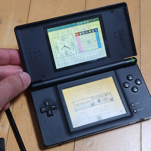 닌텐도 DS 라이트 블랙 국내 정발 NDS 게임기 및 게임칩 이미지