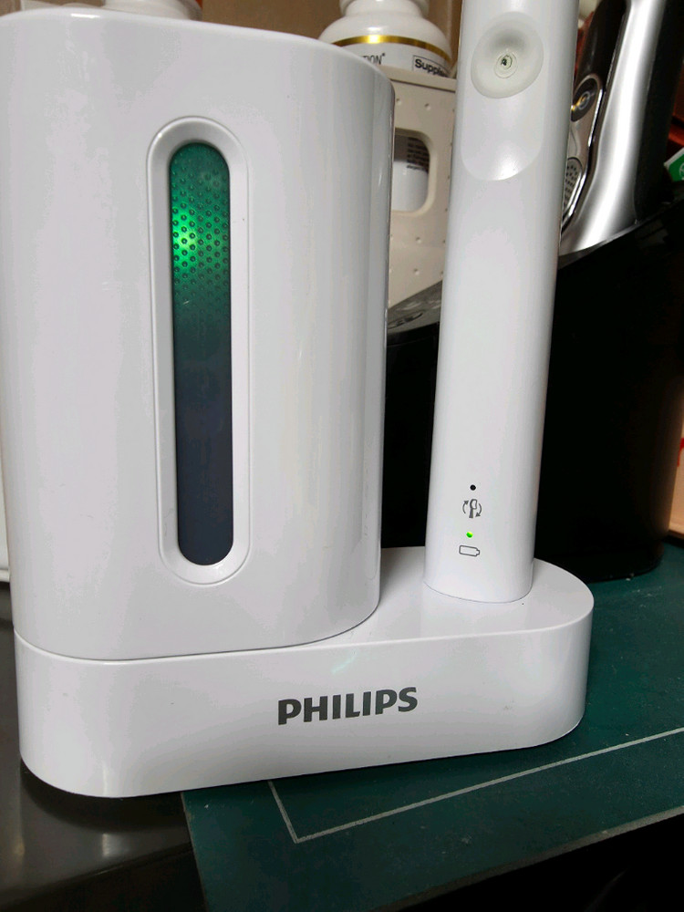 필립스 전동칫솔 UV살균기 세트 이미지