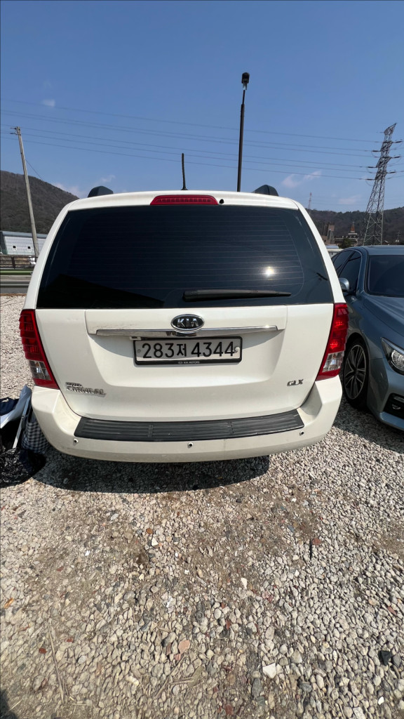 2011년 5월 기아 카니발R GLX 기본형 LPI 5인승 진주색 350만원--3