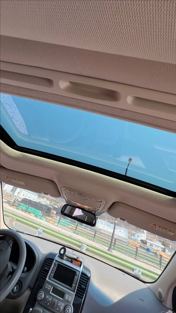 2011년 5월 기아 카니발R GLX 기본형 LPI 5인승 진주색 350만원--4