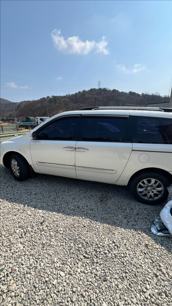 2011년 5월 기아 카니발R GLX 기본형 LPI 5인승 진주색 350만원--6