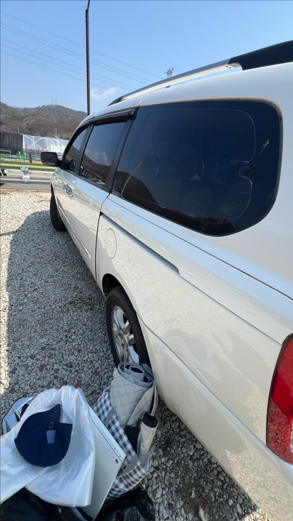 2011년 5월 기아 카니발R GLX 기본형 LPI 5인승 진주색 350만원--8