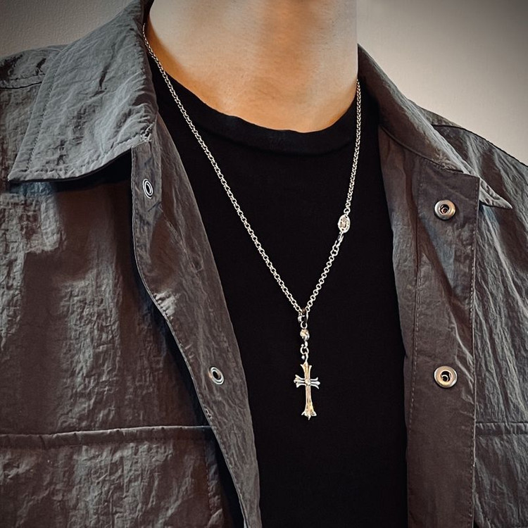 크롬하츠 십자가 목걸이 이미지