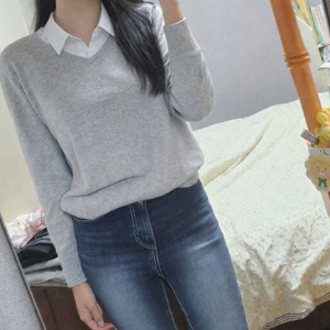 소재좋음 라룸 그레이 회색 브이넥 니트 오피스룩 데이트룩 이미지