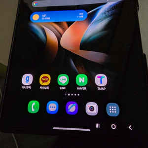 폴더블 스마트폰 이미지