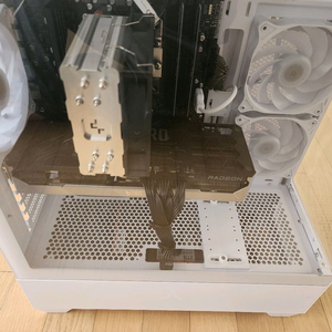 9600x 9070xt 32GB 2TB SSD 2TB 컴퓨터 판매합니다 이미지