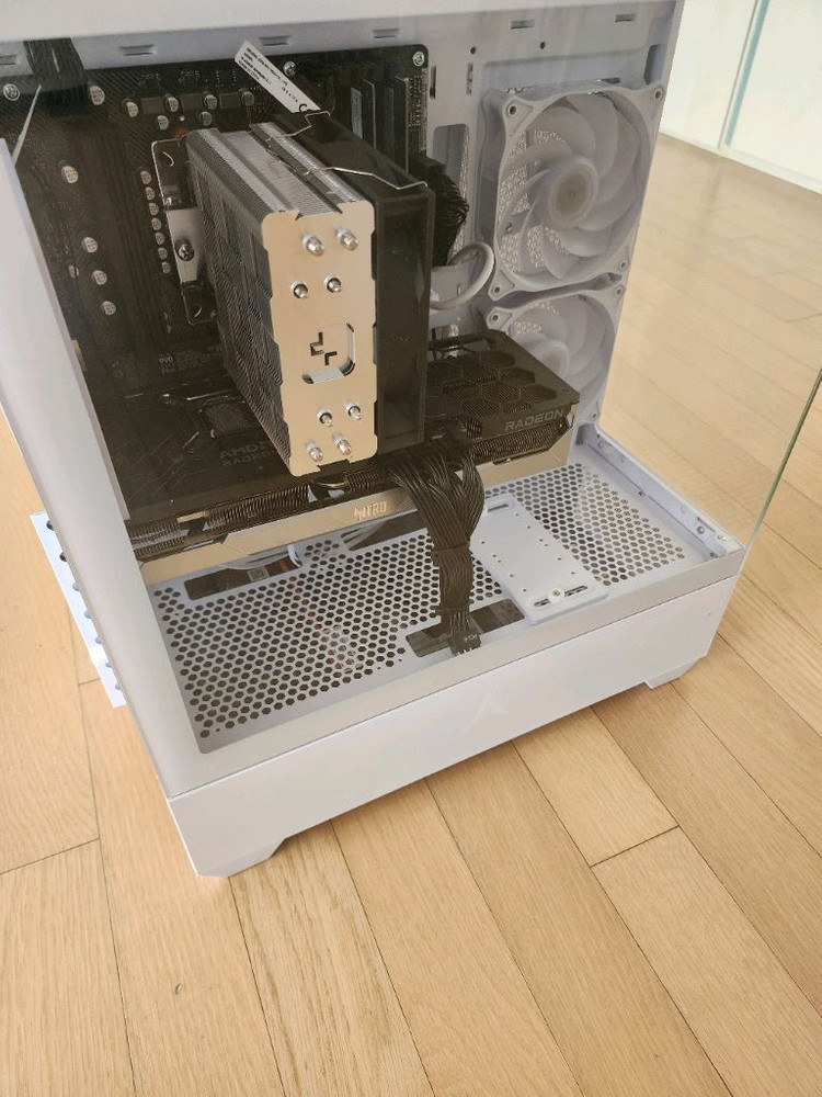 9600x 9070xt 32GB 2TB SSD 2TB 컴퓨터 판매합니다 이미지