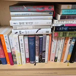 추리소설 힐링소설 베스트셀러들 이미지