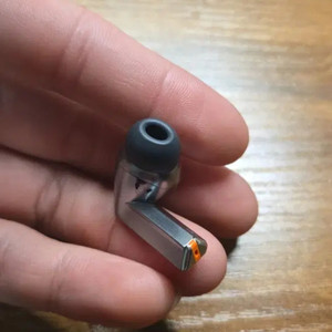 갤럭시 버즈 프로3 오른쪽 유닛(코팅 살짝 벗겨짐 사용 지장없음) 이미지