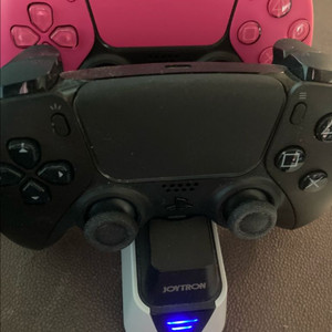 플스5 듀얼센스 + 정품충전거치대 이미지