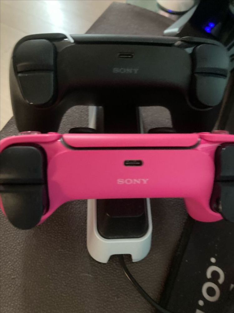 플스5 듀얼센스 + 정품충전거치대 이미지