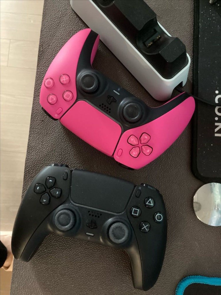 플스5 듀얼센스 + 정품충전거치대 이미지