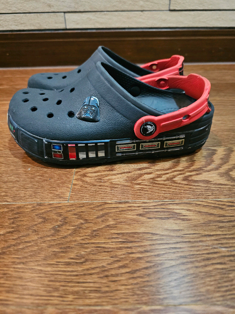 크록스 아동 스타워즈 다스베이더 J1 200정도--2