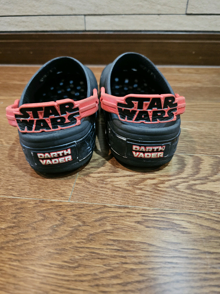 크록스 아동 스타워즈 다스베이더 J1 200정도--3