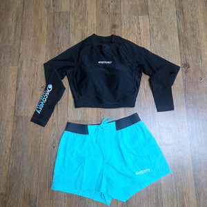 디스커버리 여성 래쉬가드 상.하의