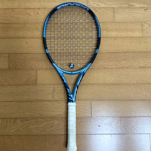 바볼랏 퓨어 드라이브 테니스 라켓 이미지