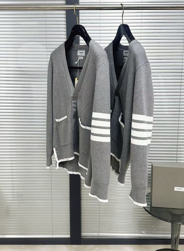 톰브라운 밀라노 스티치 브이넥 가디건 라이트 그레이 이미지