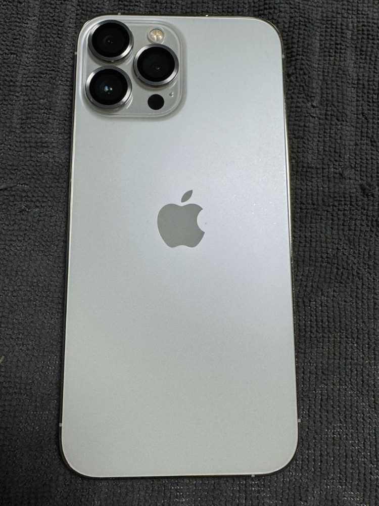 아이폰 13 프로맥스 256기가 실버 팝니다--1