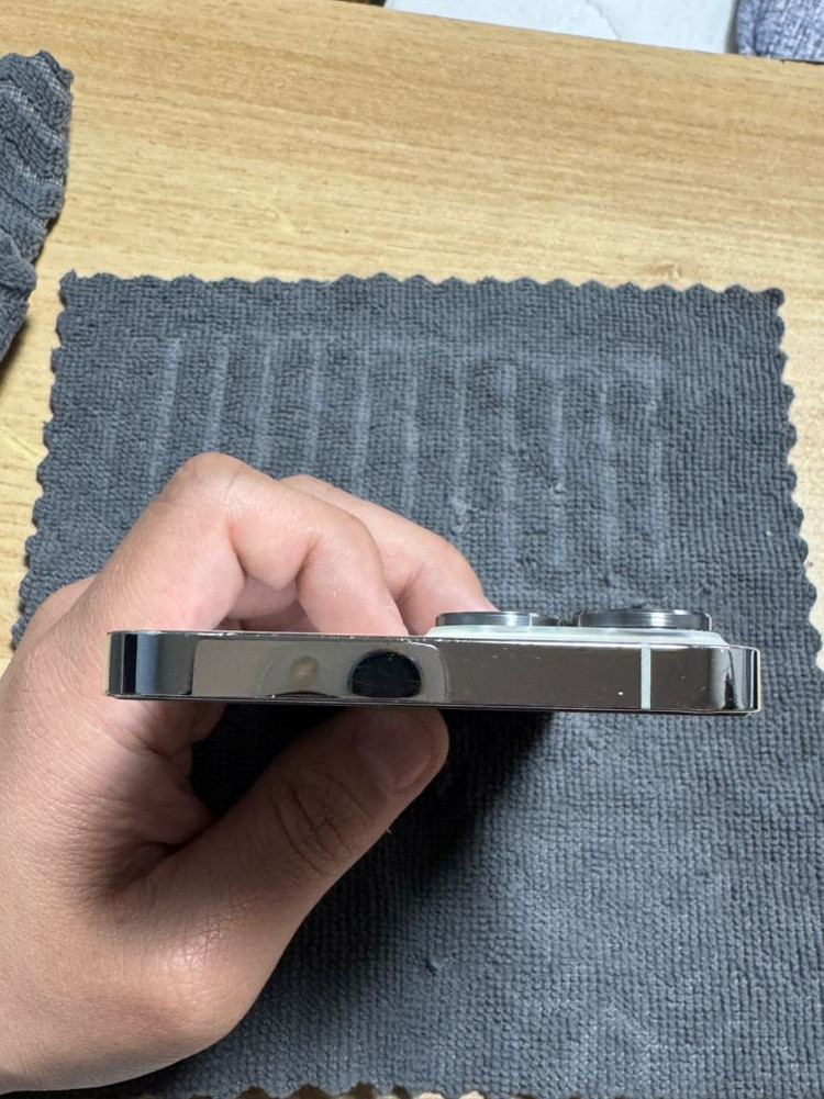 아이폰 13 프로맥스 256기가 실버 팝니다--2