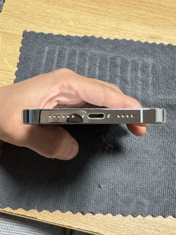 아이폰 13 프로맥스 256기가 실버 팝니다--3