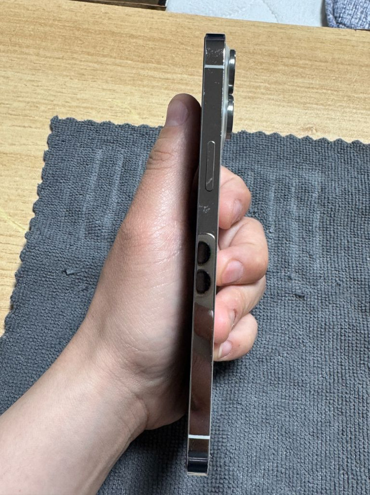 아이폰 13 프로맥스 256기가 실버 팝니다--4