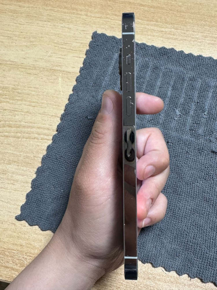 아이폰 13 프로맥스 256기가 실버 팝니다--5