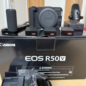 R50V 바디킷(미등록정품, 상태매우좋음) + 정품배터리(추가)2개 + L플레이트(그립) 판매 + 미니삼각대(캐논)