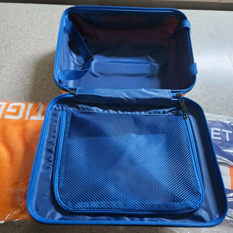 TIGER ETF 미니 캐리어 레디백 + 담요 + 비치타올 세트 새상품--3