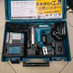 마끼다 충전타카 ST4210zD ㄷ핀 1회사용 새것동일 본체 배터리 충전기 공구박스 이미지