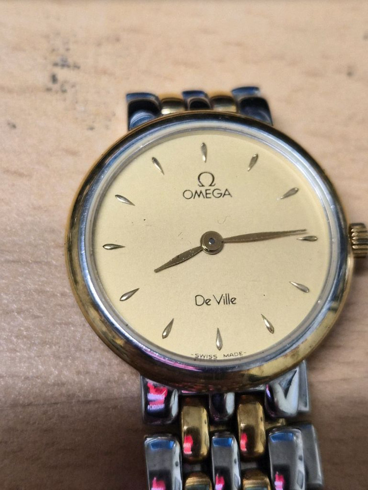 오메가 브랜드의 드 빌 모델입니다 여성용 이미지