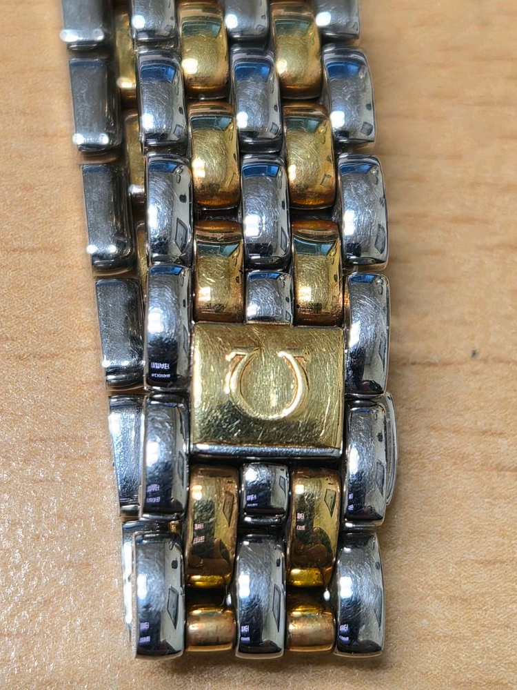 오메가 브랜드의 드 빌 모델입니다 여성용 이미지