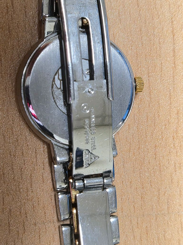 오메가 브랜드의 드 빌 모델입니다 여성용 이미지