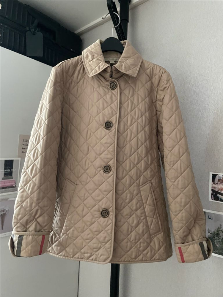 정품 버버리 퀼팅 자켓 베이지컬러 사이즈S--0