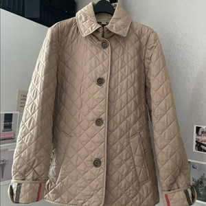 정품 버버리 퀼팅 자켓 베이지컬러 사이즈S