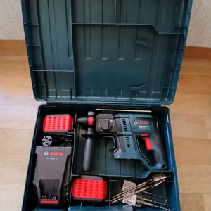 미사용 새제품 함마드릴 보쉬 전문가용 로터리 해머 드릴 GBH 18V-20 원박스 판매합니다 이미지