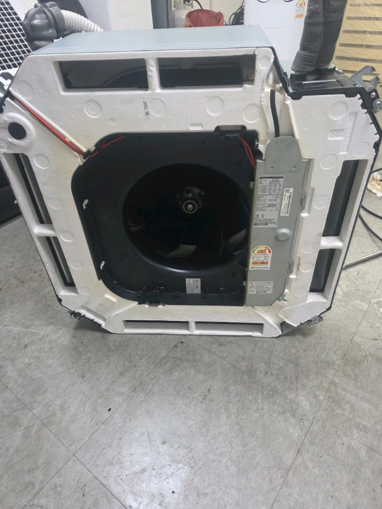 LG 냉난방25평 천정형 에어컨 팝니다.--1