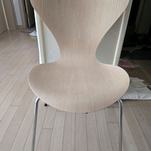 프리츠한센 세븐체어 의자 이미지