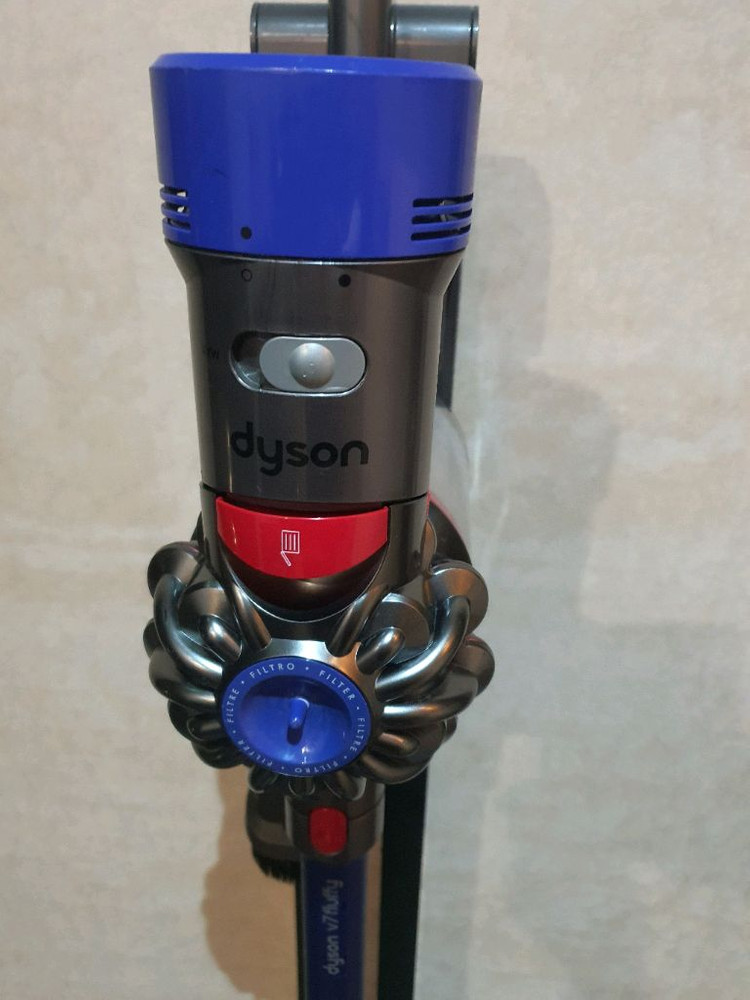 다이슨 v7무선청소기 이미지