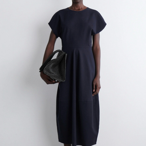 코스 스컬프티드 코튼 미디 원피스 네이비 S (택포)