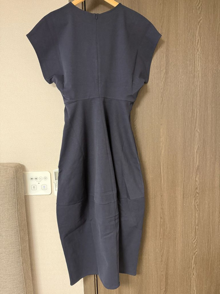 코스 스컬프티드 코튼 미디 원피스 네이비 S (택포)--3