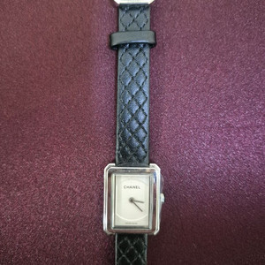 샤넬 보이프렌드 스몰사이즈 시계 고윤정 시계