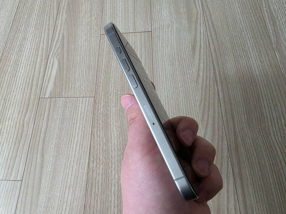 아이폰15프로 256기가 아이폰15 pro 256gb 내추럴 티타늄 필름 케이스 포함 수원 직거래 이미지