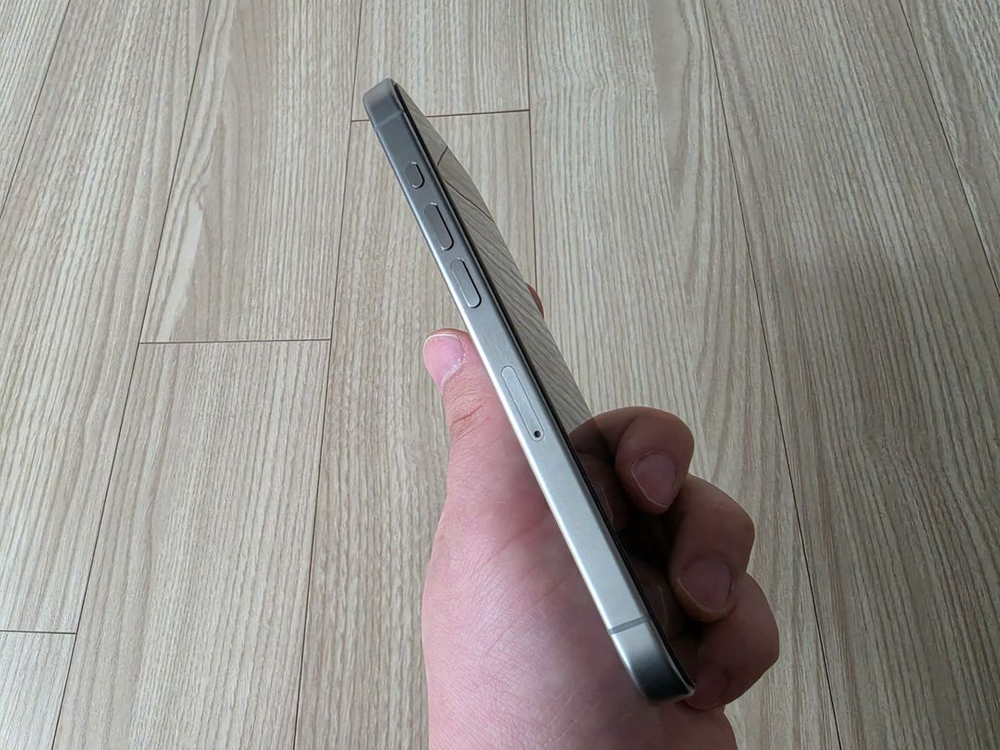 아이폰15프로 256기가 아이폰15 pro 256gb 내추럴 티타늄 필름 케이스 포함 수원 직거래 이미지