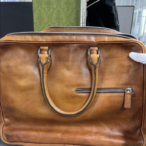 벨루티 사첼백 서류가방 판매합니다. 이미지