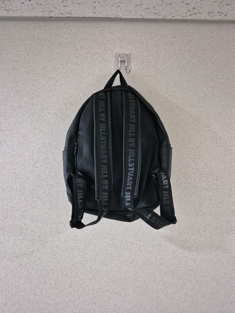 질바이질스튜어트 블랙 가죽 스트랩로고 백팩 가방 이미지