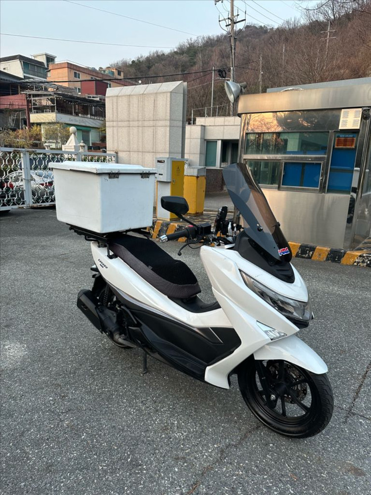 23년식 uhr125 ABS 오토바이 판매합니다--1