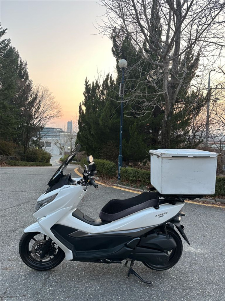 23년식 uhr125 ABS 오토바이 판매합니다--4